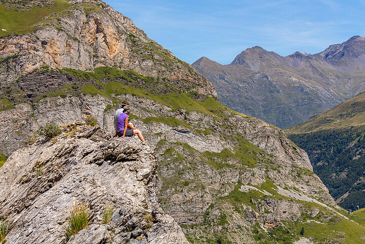 Couple's hike with panoramic mountain views