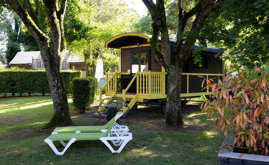 Colorful wooden caravan in a green campsite near Gien, perfect for a unique nature stay
