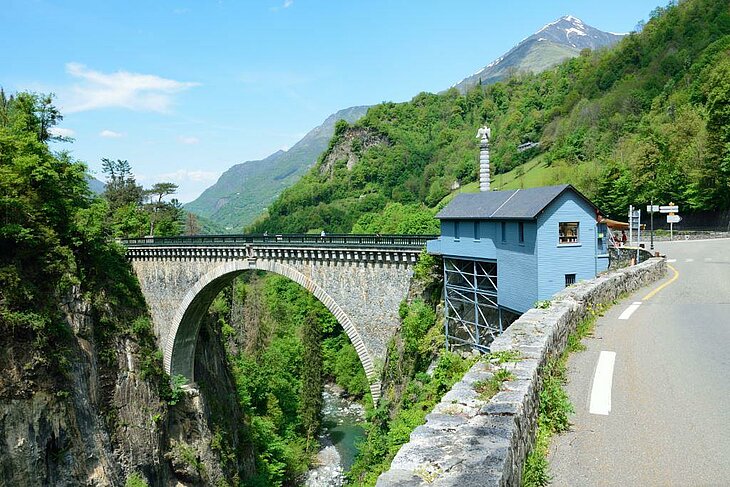 The Napoleon Bridge in Luz-Saint-Sauveur, a must-see stop near Sazos that perfectly complements any Sazos activity, combining heritage and nature.
