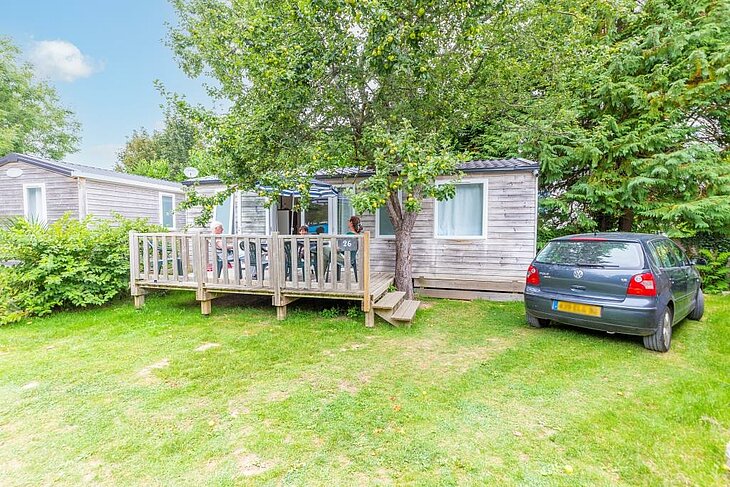 Comfortable mobil home with terrace at the Sites et Paysages du Pouldu campsite in Clohars-Carnoët, for a nature holiday in South Finistère.
