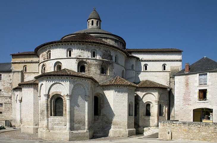 View of the Romanesque Abbey Church of Souillac, a heritage site worth visiting near Loupiac during a stay combining culture and nature.
