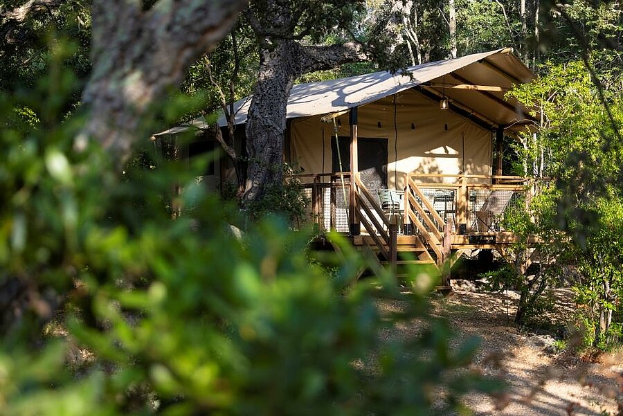 Fully equipped lodge in nature at Santa Lucia campsite, an ideal rental near Solenzara for a peaceful stay in Corsica.