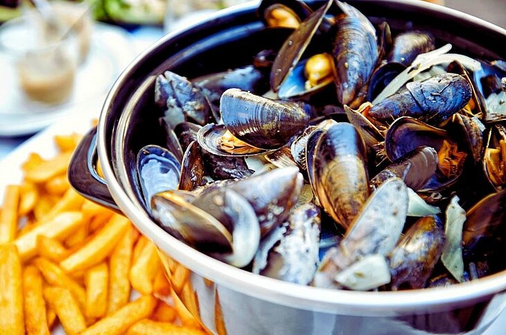 Moules and fries platter, an iconic local dish to try during a foodie break in Hauts-de-France