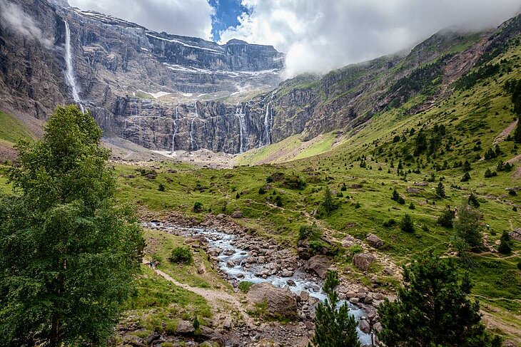 Hiking in the heart of the Gavarnie Cirque, a must-do activity near Sazos for lovers of nature and breathtaking Pyrenean landscapes.