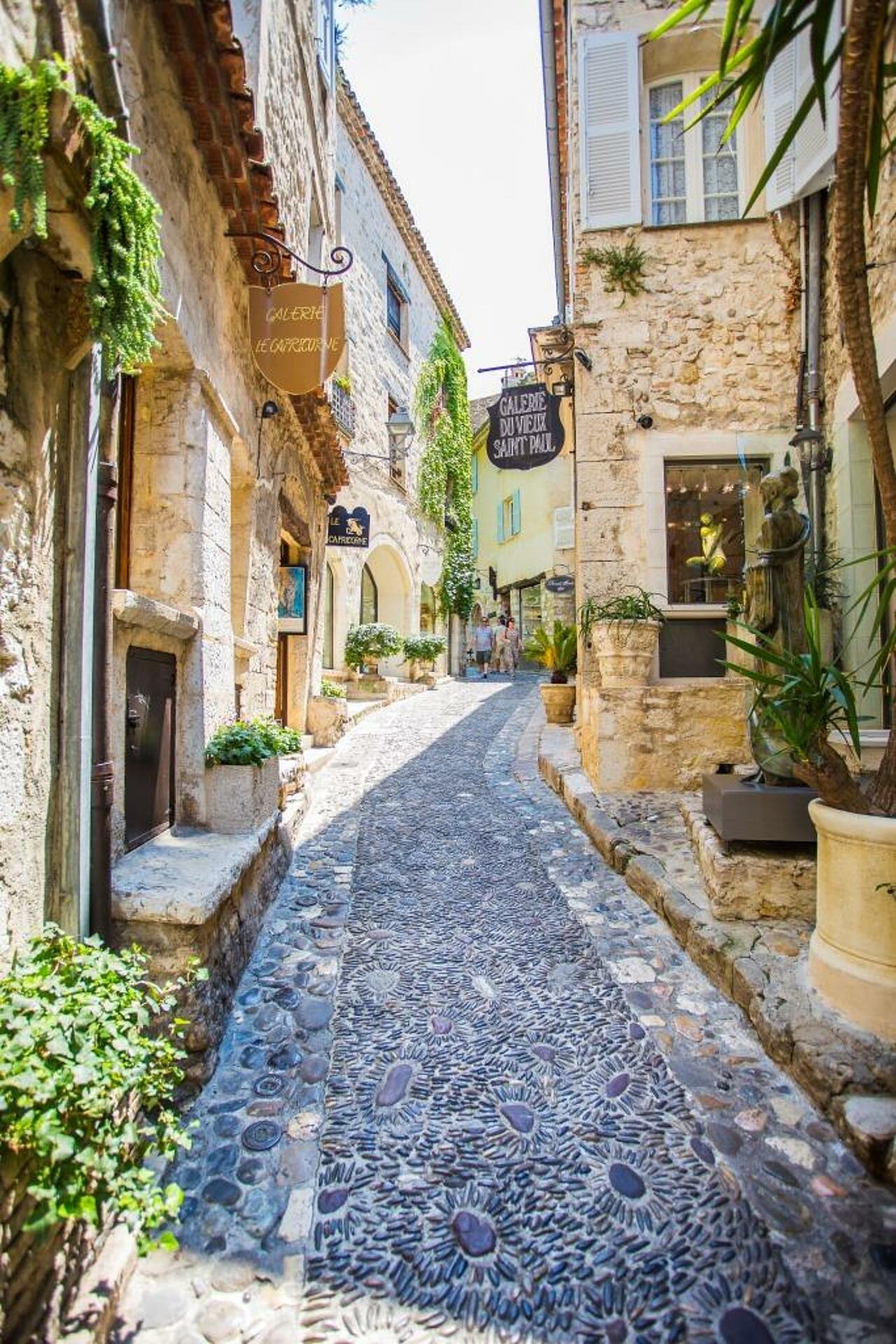 Campsite Les Pinèdes Sites et paysages La Colle sur Loup (6480