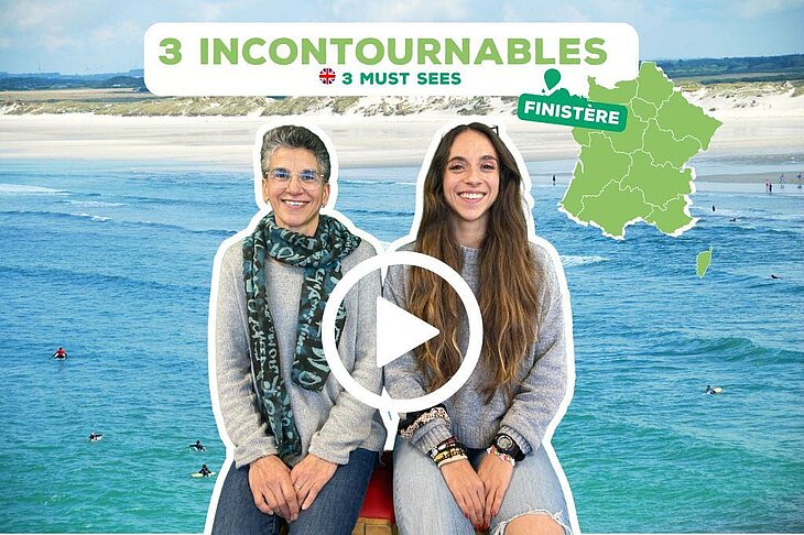 Mathilde and Flora share their must-sees near Plomeur in a video about tourism in Plomeur, with La Torche beach in the background