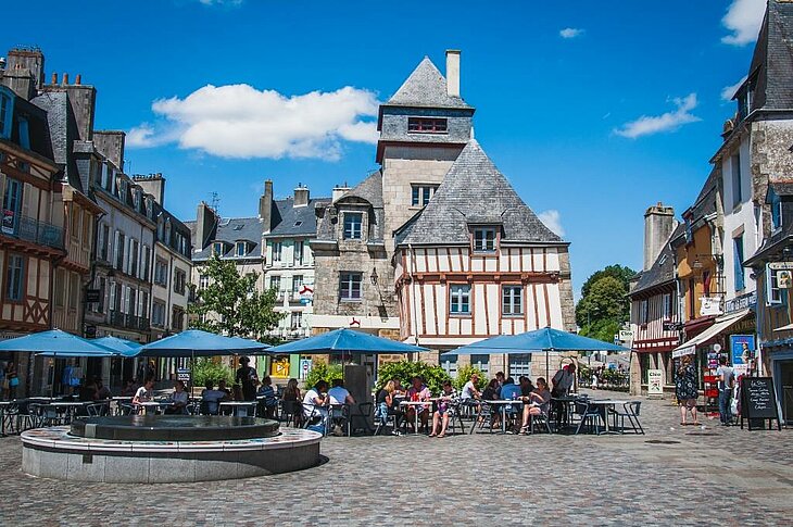 Lively square in the historic centre of Quimper in Brittany, half-timbered houses and terraces, a characterful town to enjoy when wondering what to do in Brittany.