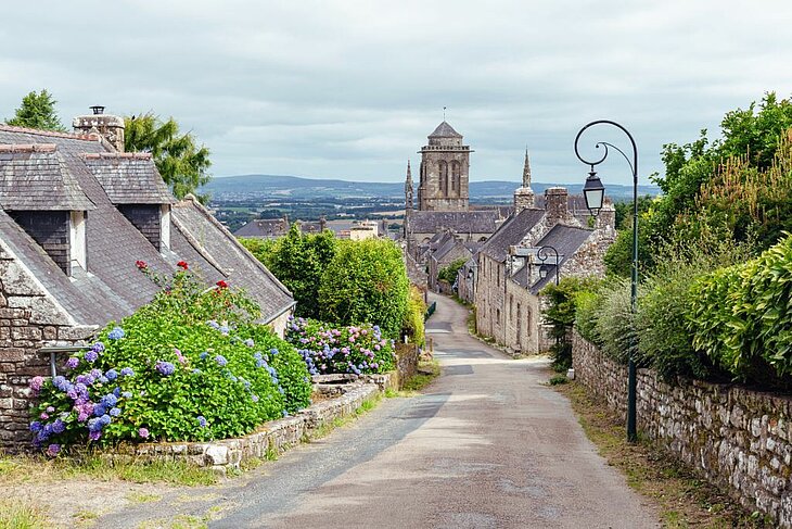 Locronan, a timeless village Cobbled street in the village of Locronan in Finistère with stone houses and church, a timeless stop in Finistère Tourism.