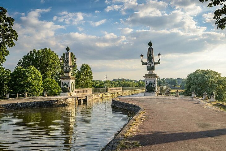 Briare Canal Bridge The Briare Canal Bridge near Poilly-lez-Gien, perfect for walks and outdoor activities along the Loire.