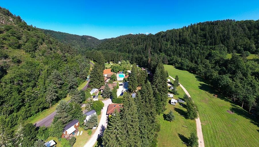 Aerial view of a 4-star family-friendly campsite in nature near Le Puy en Velay