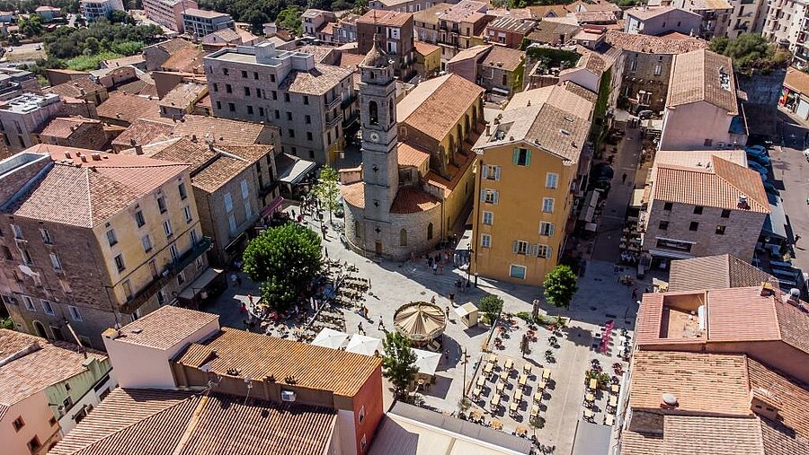 Aerial view of Porto-Vecchio’s historic center with its church and lively streets, in the heart of southern Corsica.