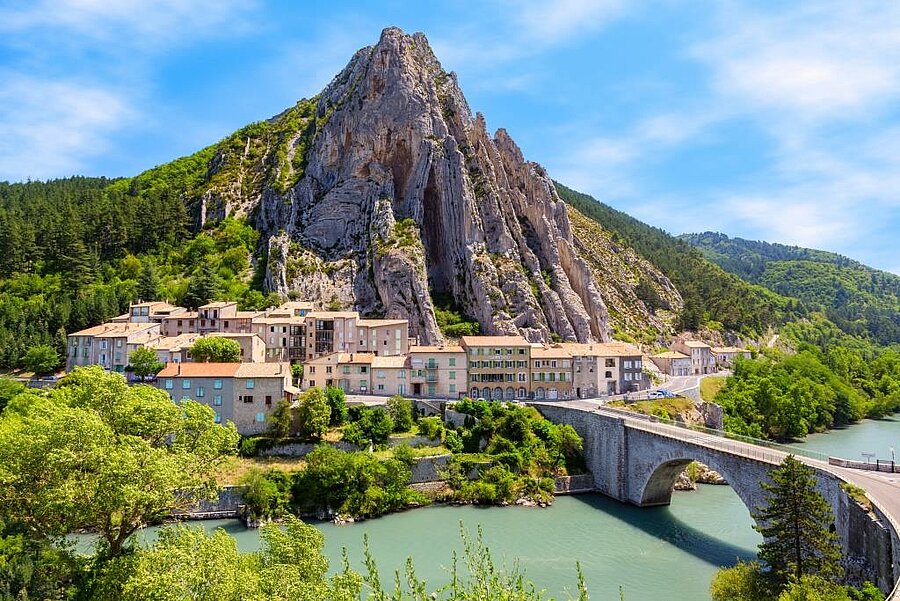 View of Sisteron, iconic town along the Route Napoléon, between river and mountains, ideal for a stay at a campsite near the Route Napoléon.