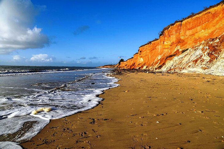 Ochre Cliffs and Beach at Pénestin, a natural site to explore during a visit to Rochefort-en-Terre and its surrounding coastal area.