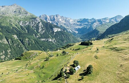 Alpine landscape with meadows and chalets, ideal for a nature camping holiday in the mountains