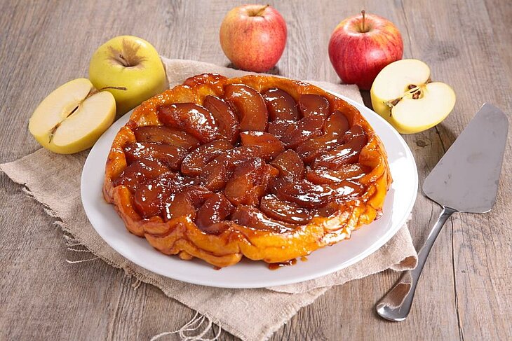 The Tarte Tatin, a Speciality of Centre-Val de Loire Caramelised apple Tarte Tatin, an iconic dessert of tourism in Centre-Val de Loire and a symbol of the region’s local flavours.