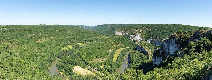 Cirque de Bône and the bend in the Aveyron River Panoramic view of the Cirque de Bône, its wooded limestone cliffs and the bend in the Aveyron River.