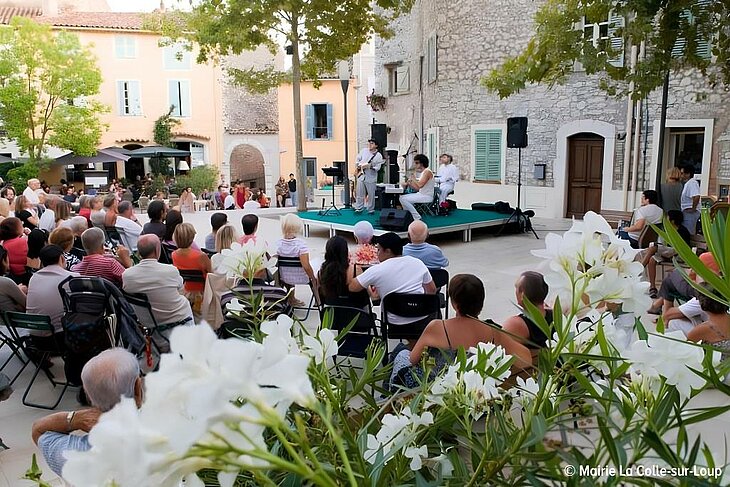 Open-Air Jazz Festival in the Village Square of La Colle-sur-Loup, a must-do cultural activity for those wondering what to do in La Colle-sur-Loup in summer.