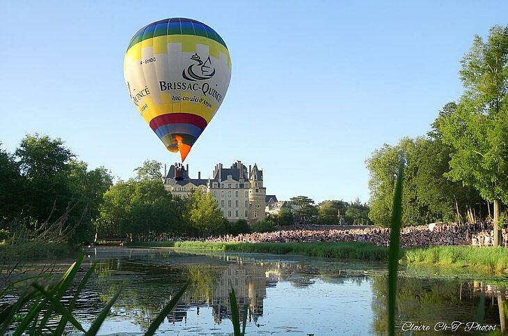 The Montgolfiade: a flagship event in Brissac Loire Aubance, offering panoramic views over the Anjou countryside.