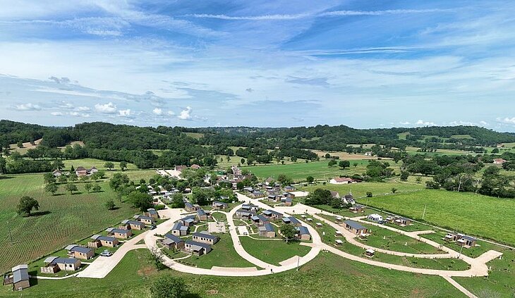 Aerial view of Camping Le Ventoulou in Thégra, ideal for family holidays in the Lot, right in the heart of the countryside.
