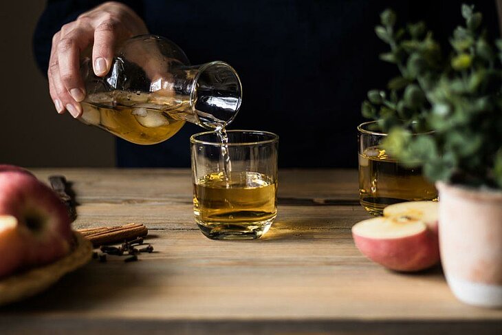 Artisanal cider tasting, a gourmet activity to enjoy around Fiquefleur-Équainville while exploring Norman local produce