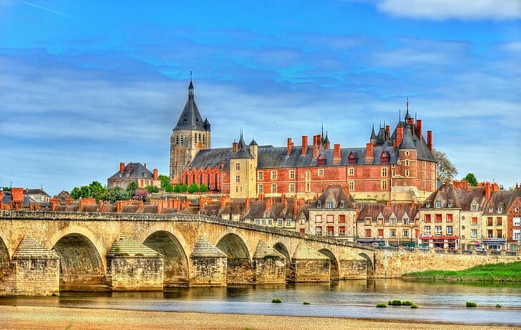 Gien Castle Panoramic view of Gien Castle and the bridge over the Loire, a heritage landmark to explore during a tourism stay in Poilly-lez-Gien.