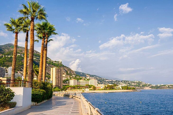 Seafront Walk in Monaco, an iconic getaway near La Colle-sur-Loup to combine sea, luxury and cultural exploration.