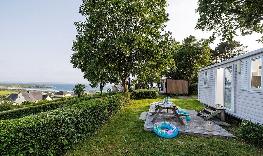 Mobile home with sea view in a campsite near Crozon