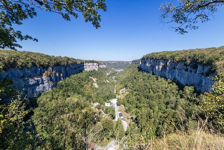 Panoramic view of Baume-les-Messieurs, a picturesque village nestled in a typical Jura valley, to visit around Mesnois.