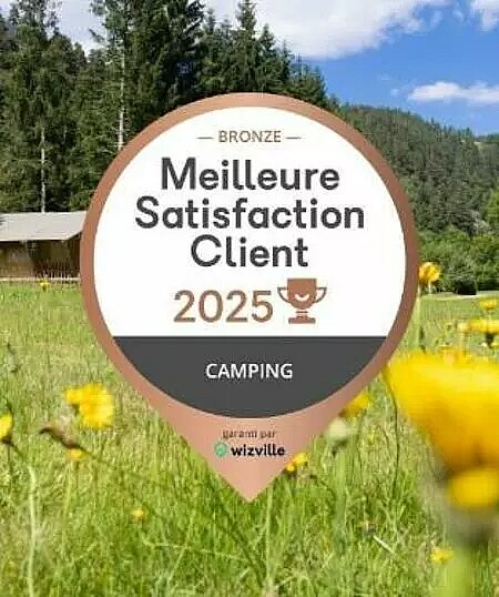 Bronze Best Customer Satisfaction 2025 badge on a background of meadow and forest, symbolizing small-scale campsites.
