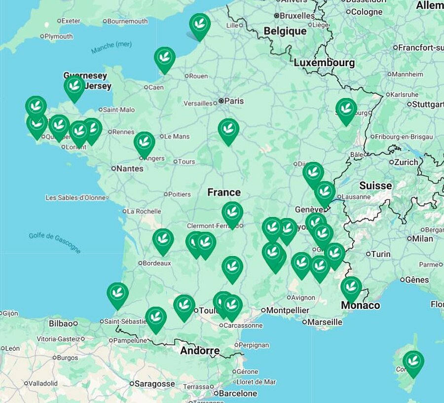 Interactive map showing Sites et Paysages campsites across France