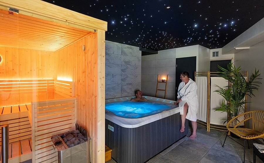 Wellness area with sauna and private spa in a nature retreat, perfect for a relaxing and rejuvenating holiday.
