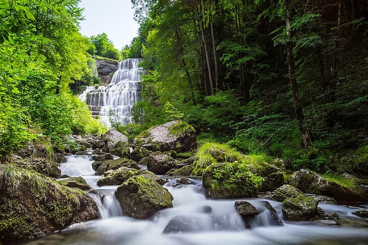 The Hérisson Falls in the Jura, a refreshing hike to do around Mesnois.