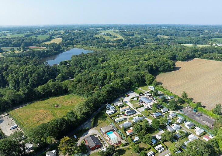 Aerial view of Sites et Paysages Au Gré des Vents Campsite surrounded by nature, an ideal option for staying near Rochefort-en-Terre.